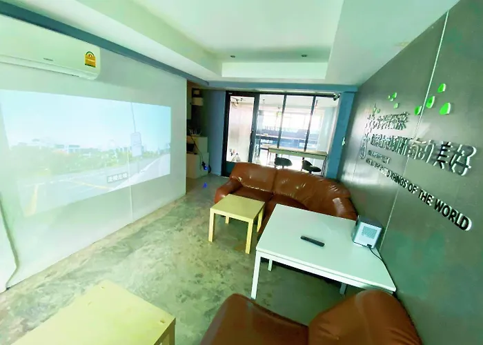 Hostel Bm Loft On Nut & Massage